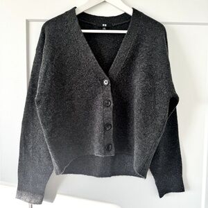 Uniqlo grey cardigan